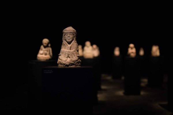 Comment les réseaux neuronaux convolutifs (CNN) révolutionnent-ils le traitement automatique de l'image en ligne ?