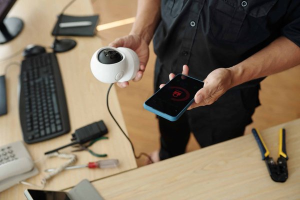 Comment choisir le meilleur système de surveillance vidéo pour votre bureau à domicile ?